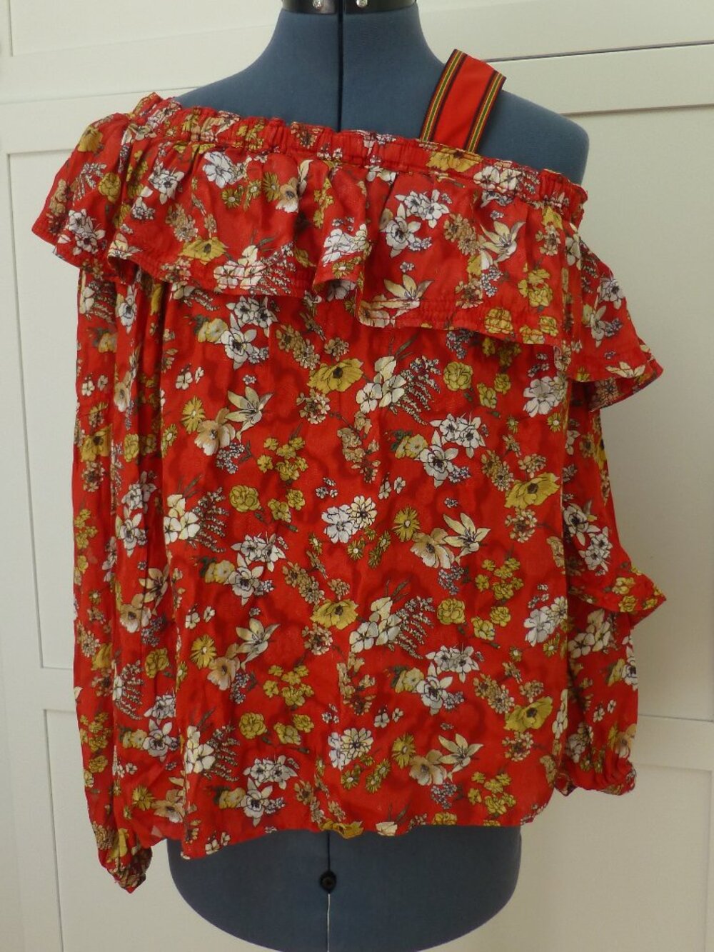 Derek Lam 10 Crosby Red Floral Silk blend Asymmetric Blouse size 4 Boho Festival